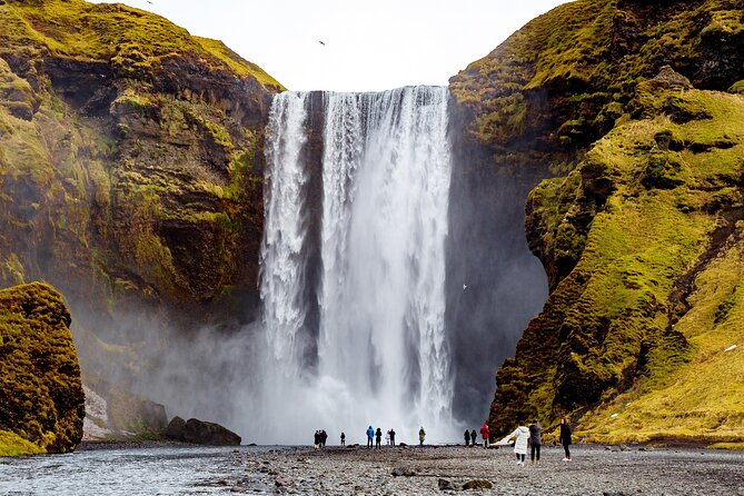 4-Day Iceland: Golden Circle, South Coast, Volcano Hike & Northern Lights - Day 1: Þingvellir to Vík, with waterfalls and the Golden Circle spine