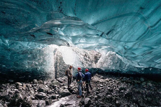 4-Day Iceland: Golden Circle, South Coast, Volcano Hike & Northern Lights - Day 2: Reynisfjara to Jökulsárlón, black sand meets icebergs