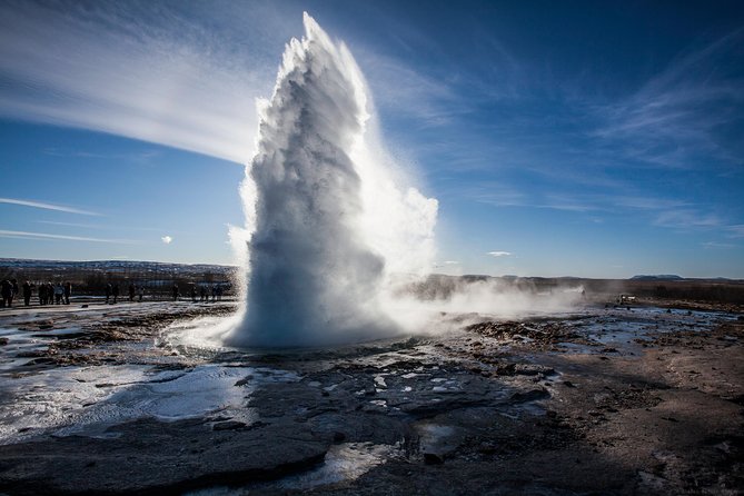 5-Day Northern Lights Hunt & Glacier Lagoon Tour - Day 2: Golden Circle day with Friðheimar’s geothermal twist