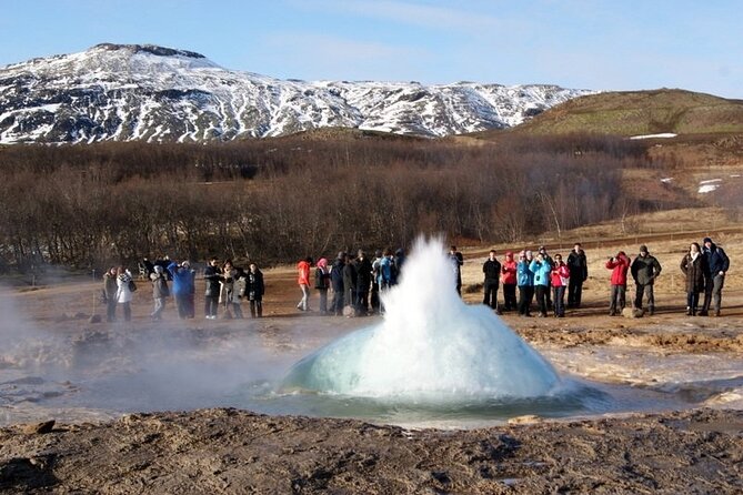 5-Days Land of Northern Lights Tour from Reykjavík - Northern lights program: two guided nights, plus the gear to move safely