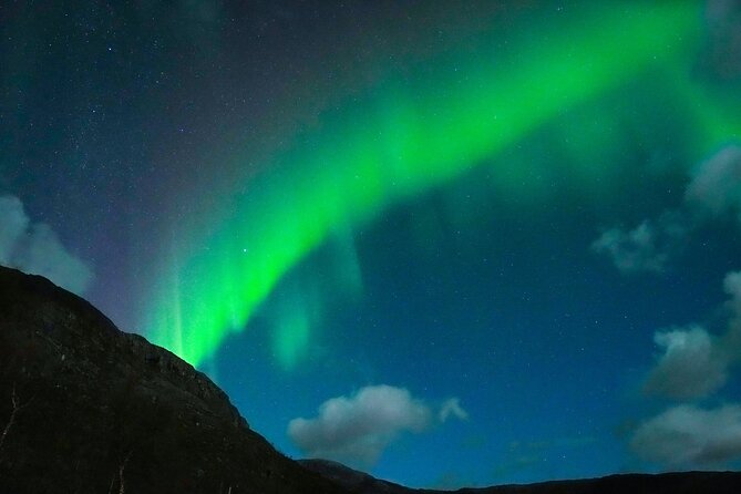 7 hours Tromsø Aurora Tour: Photos, snacks & warm drinks included - Group energy: small caps, big sky expectations