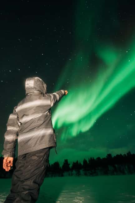Abisko: Aurora Car Chasing Tour with Photographer - Warm Drinks and Comfort: Small Perks That Matter at 2 a.m.