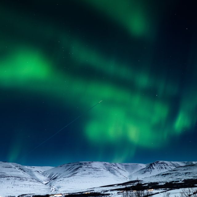 Akureyri: Northern Lights Photography Tour - The winter reality: what waiting for aurora feels like