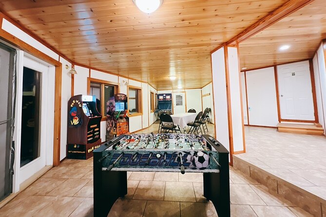 Aurora Chasing + Aurora Lodge - Photography and Timing: How Guides Like Tina and Mo Improve Your Chances