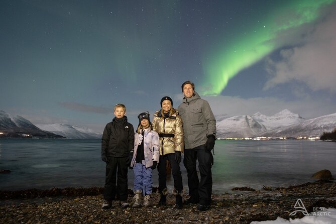Aurora Safari Chase by big bus, free Photos, toilet onboard - What to pack for Tromsø night aurora viewing (no bravado required)