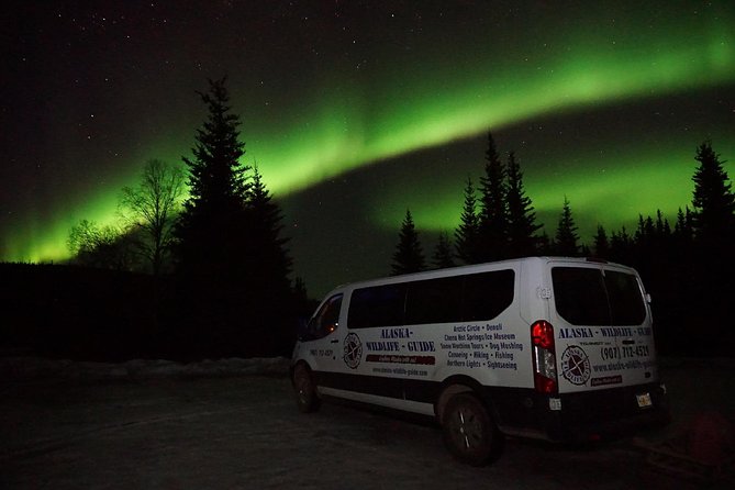 Aurora Viewing Lodge - Inside the lodge: warmth, aurora lessons, and photo help