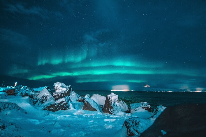 Cozy Northern Lights Tour with Icelandic Treats - How the Tour Increases Your Chances of Seeing the Aurora