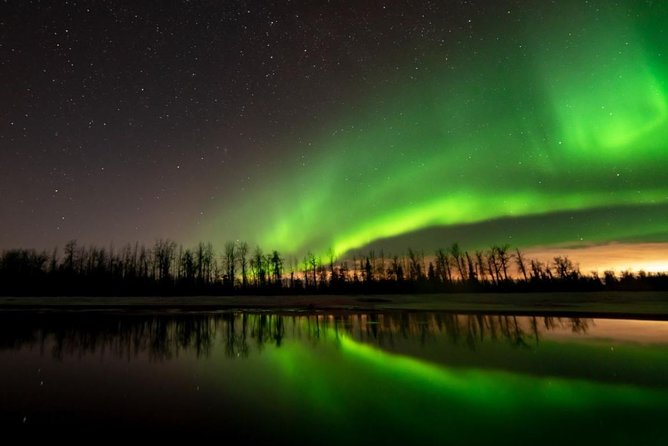 Fairbanks Northern Lights Tour - Cabin fire night vs chasing the lights around Fairbanks