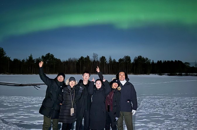 FAMILY FRIENDLY Aurora tour by minivan - Included aurora photography: how to get photos worth keeping