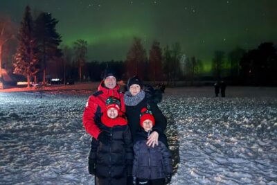 FAMILY FRIENDLY Aurora tour by minivan - The Lapland stop: chasing the lights with stories, snacks, and a fire