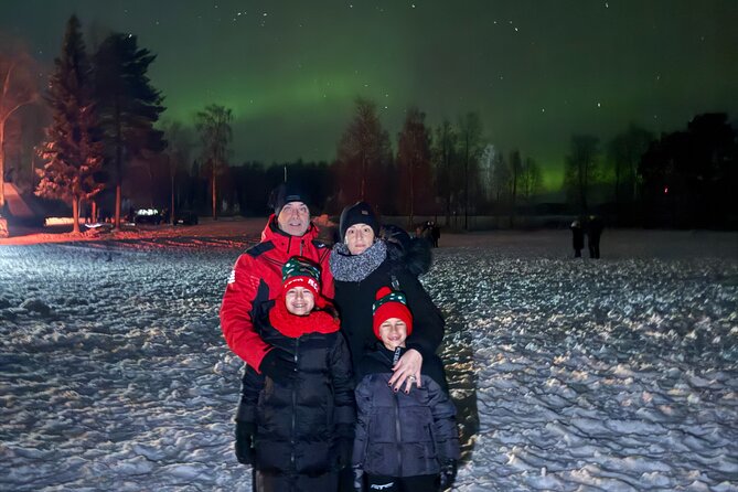 FAMILY FRIENDLY Aurora tour by minivan - The Lapland stop: chasing the lights with stories, snacks, and a fire