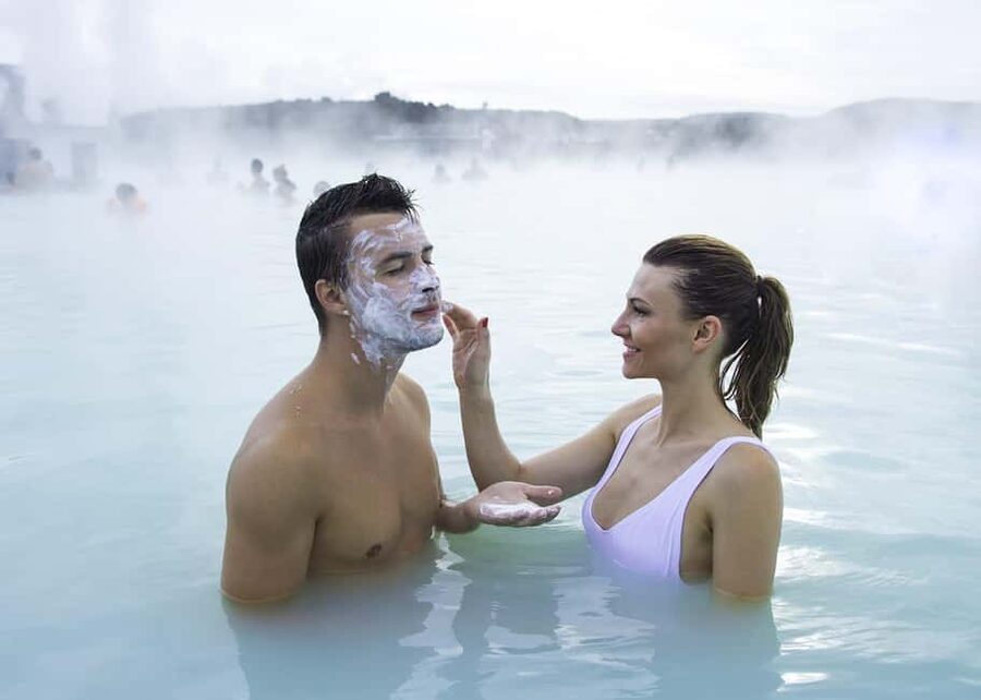 From Reykjavik: 3-Day Northern Lights Hunt & Glacier Lagoon - From Reykjavik to the Golden Circle: starting strong with Þingvellir and Geysir