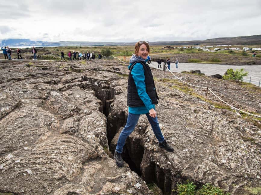 From Reykjavik: 3-Day Northern Lights Hunt & Glacier Lagoon - Day 3 on the south coast: Reynisfjara, Skógafoss, and walking behind Seljalandsfoss