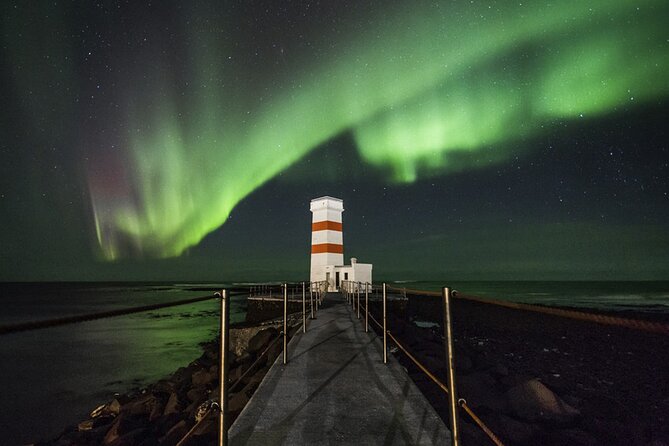 From Reykjavik 4x4 Minibus Northern Lights with Photo and Cocoa - Staying warm without breaking the flow