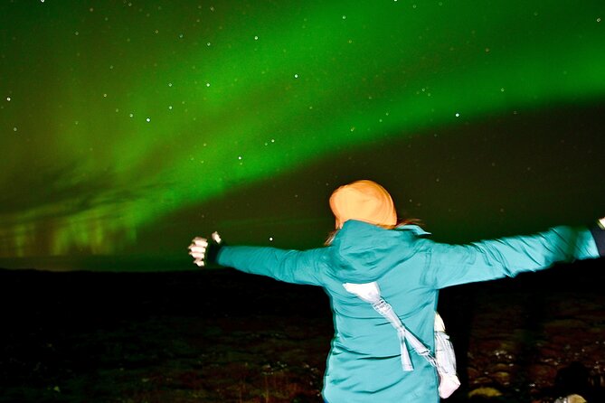 From Reykjavik 4x4 Minibus Northern Lights with Photo and Cocoa - From Reykjavik pickup to the viewing run: how the night starts
