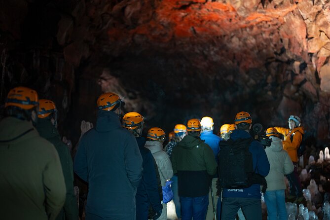 From Reykjavík: Evening Lava Tunnel Tour and Northern Lights Tour - Hot cocoa, blankets, and staying sane in the night cold
