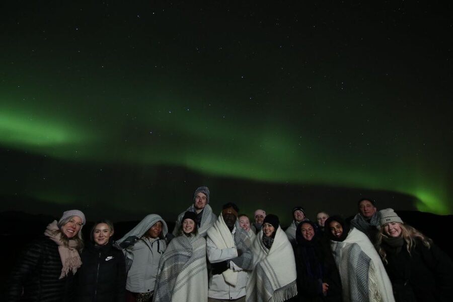 From Reykjavik: Northern Lights Tour with Hot Cocoa & Photos - Wool blankets, hot cocoa, and kleina: comfort that actually helps you see