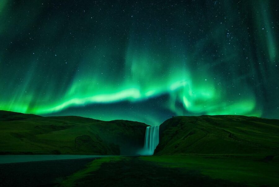 From Reykjavik: Northern Lights Tour with Lifetime Guarantee - Timing in Iceland: When the Hunt Runs (Season Matters)