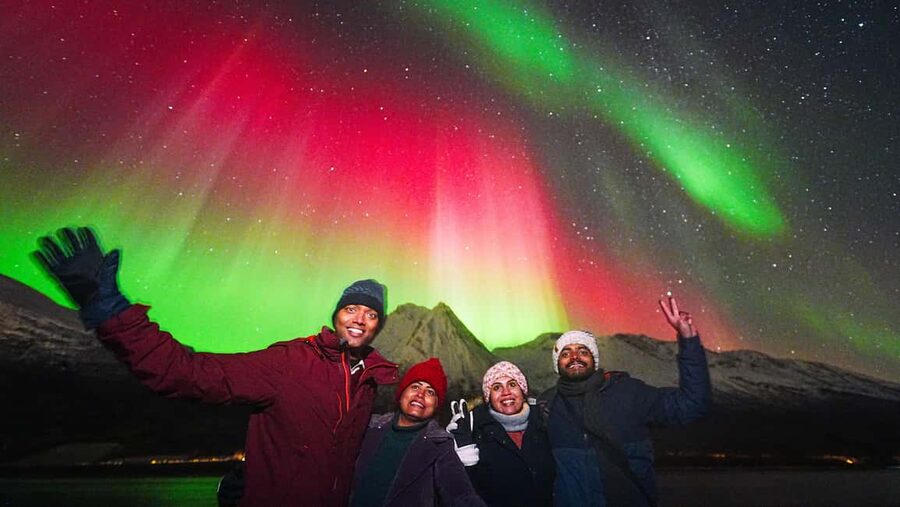 From Tromsø: Aurora Borealis Tour - Stops and breaks: what the night feels like moment to moment
