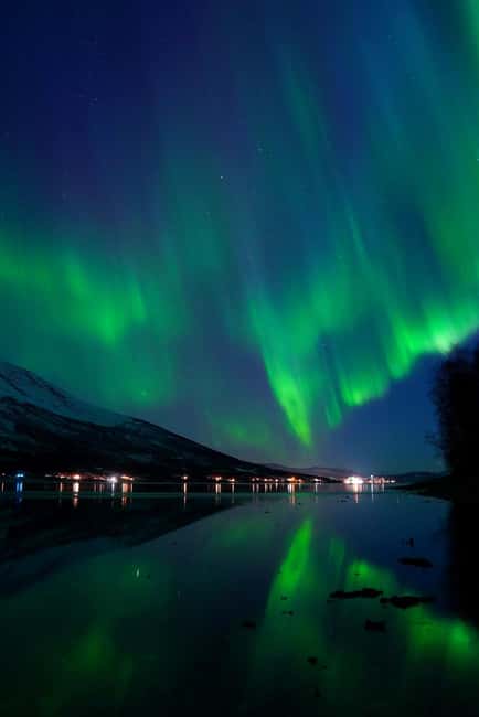 From Tromsø: Aurora Bus Tour with Snacks, Photos, and Drinks - A heated bus hunt from Tromsø with a toilet onboard