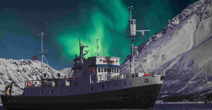 From Tromsø: Northern Lights Cruise on a Cozy Vintage Vessel - Setting out from Tromsø: photo moments and a guided, comfortable rhythm