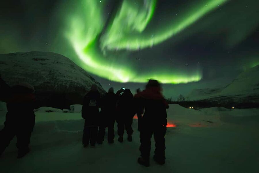 From Tromsø: Northern Lights Visit at Camp Tamok - The aurora plan at Camp Tamok: presentation, walks, and waiting outside