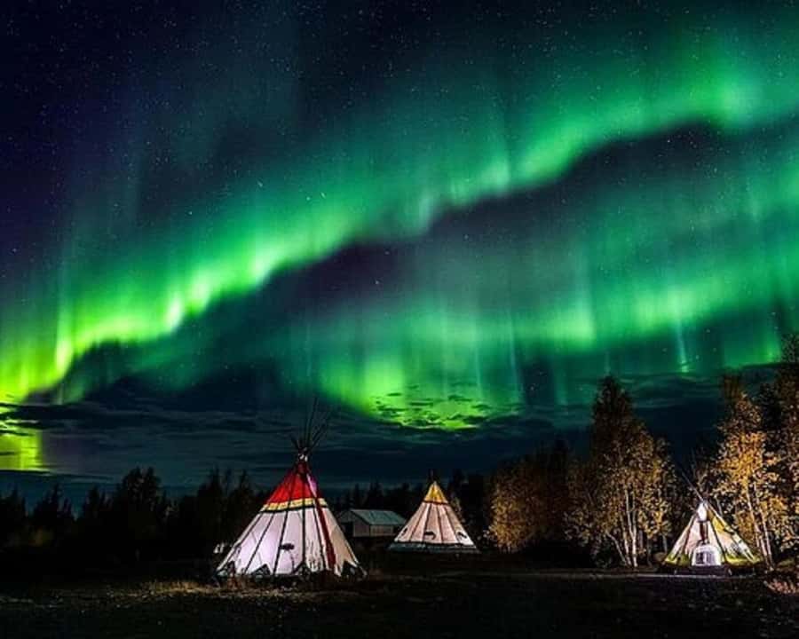 From Yellowknife:4-Day Aurora Viewing Tour with Hotel Pickup - Yellowknife Base and the 24-hour Airport Pickup