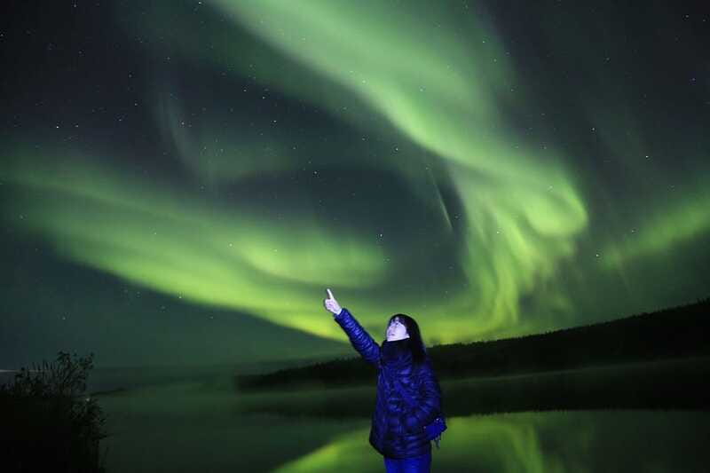 From Yellowknife: Northern Lights Bus Tour with Photos - Cold-weather comfort: the bus as your warm basecamp