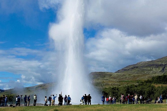 Golden Circle Tour and Evening Northern Lights Cruise from Reykjavik - Þingvellir National Park: the tectonic split and Alþingi