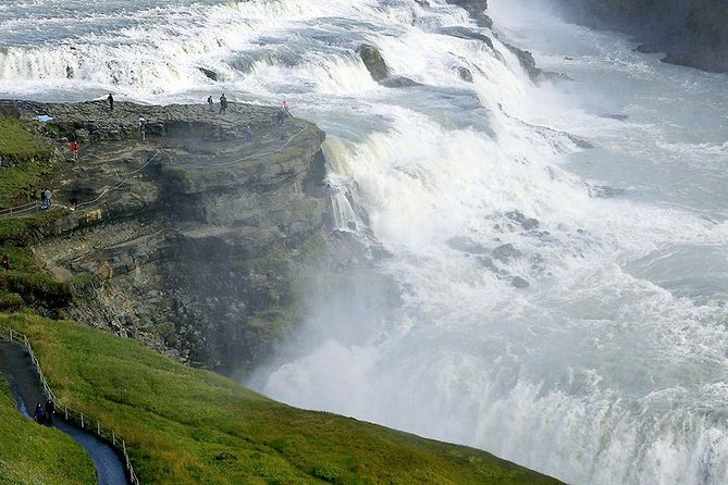Golden Circle Tour and Evening Northern Lights Cruise from Reykjavik - Guide and pacing: how the day stays enjoyable