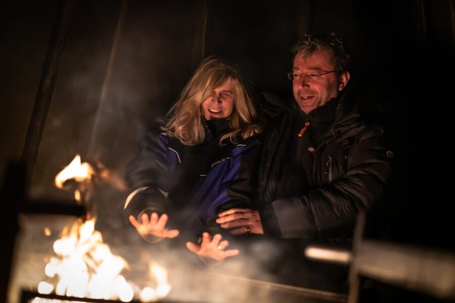 Ivalo: Lake Inari Northern Lights Tour w/ Reindeer & Dinner - Reindeer Time: Meet, Feed, and Slow Down