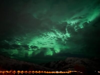 Kirkenes: Northern Lights Chase Tour - Guides and Group Energy: Small-Group Nights Feel More Personal