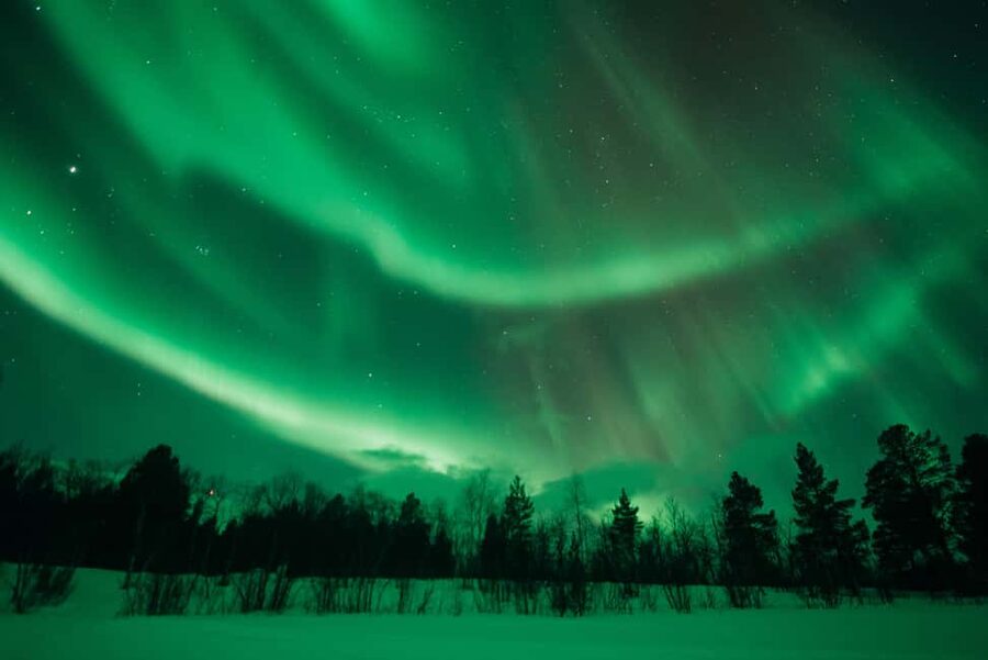 Kiruna: Sami-Inspired BBQ Dinner with Northern Lights Chase - Northern lights chasing by minibus: how the stops and timing work
