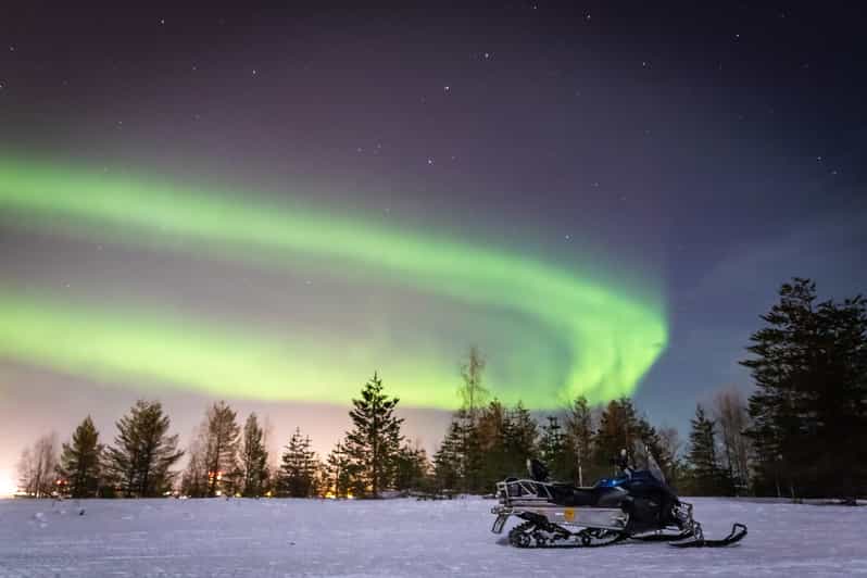 Levi: Snowmobile Northern Lights Hunting Trip - Pickup points and getting to the safari office on time