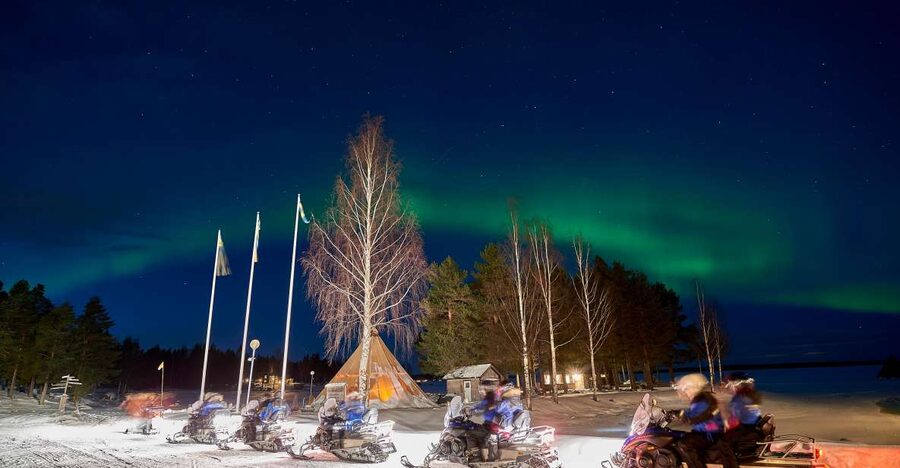 Luleå : Northern lights snowmobile tour - Guides who turn the sky into a lesson you can use