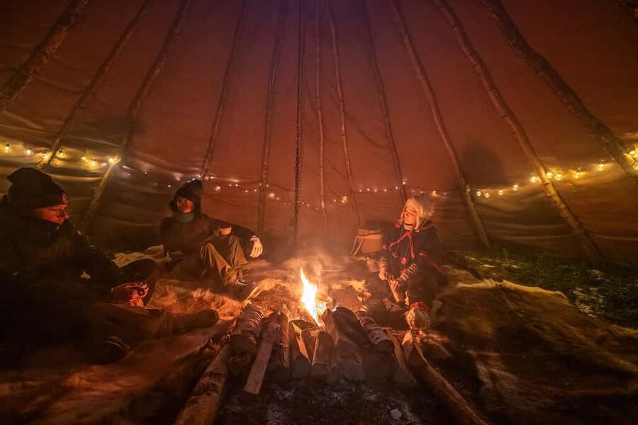 Luleå: Sami Culture, Reindeer, and Northern Lights Tour - Reindeer time: feeding, meeting, and learning the herding story