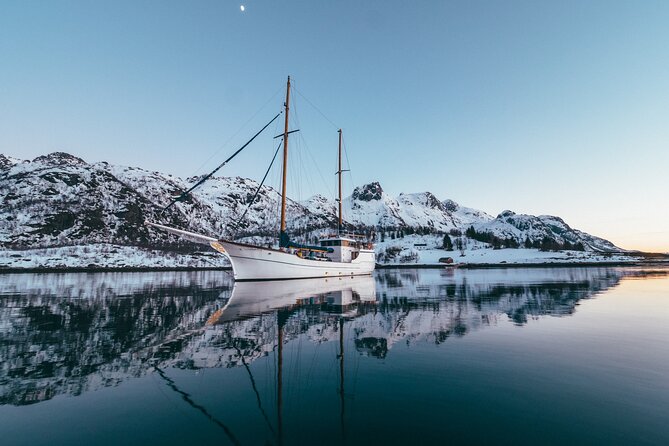 Luxury Northern Lights Yacht Cruise with Hot Tub from Tromsø - Hot tub details that actually matter (swimwear, towels, and timing)