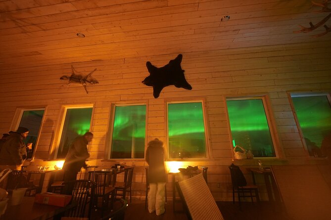 Mountaintop 360° Best Alaskan Cabin with Photography @Aurora Camp - Live aurora monitoring: why the guide’s timing matters