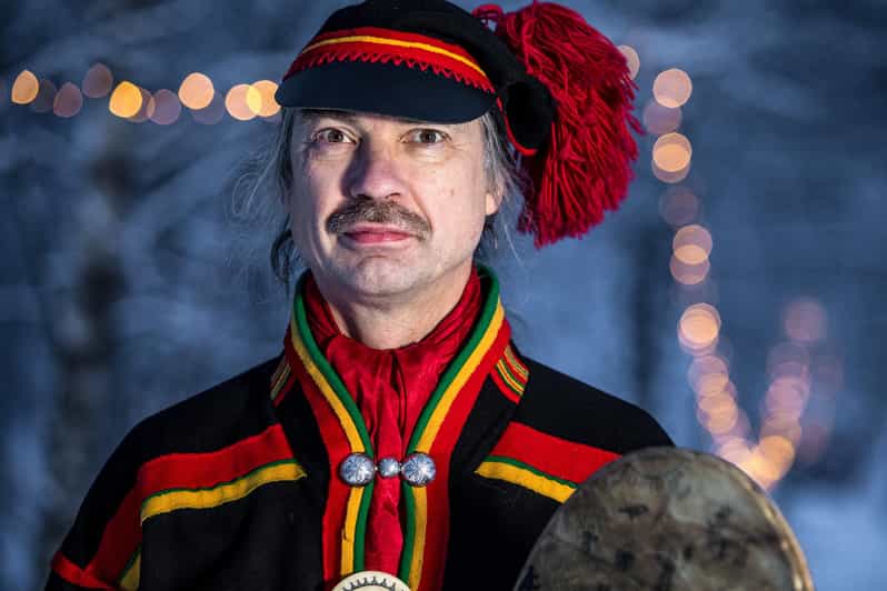 Narvik: Dog-sledding with Northern Lights Ceremony - Driving the sled: your team of 4–6 huskies