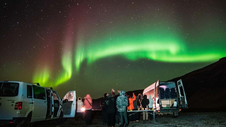 Northern Lights: 4x4 Adventure with Treats, Photos & Cocoa - The Guided 3 Hours: Science, Folklore, and Spotting the Best Moment