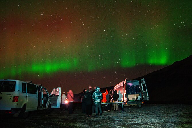 Northern Lights 4x4 Tour with Pastries and Cocoa from Reykjavik - The 4x4 Minibús Ride: Comfort, WiFi, and Staying Awake