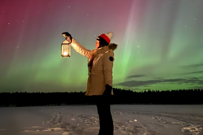 Northern Lights Adventure in the Wild with Campfire Treats - A family cabin by a private lake: what makes this Levi aurora night different