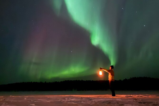 Northern Lights Adventure in the Wild with Campfire Treats - Frozen-lake aurora time on reindeer hides (and why it helps)
