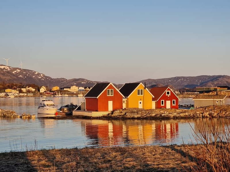 Northern Lights Adventure in Tromsø with Free Photos - 6 hours of Arctic comfort: thermal suits, snacks, and a bus toilet