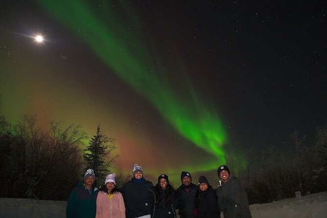 Northern Lights Aurora Tour with FREE Photography - Comfort in the Cold: Warmers, Snacks, and a Cozy Van