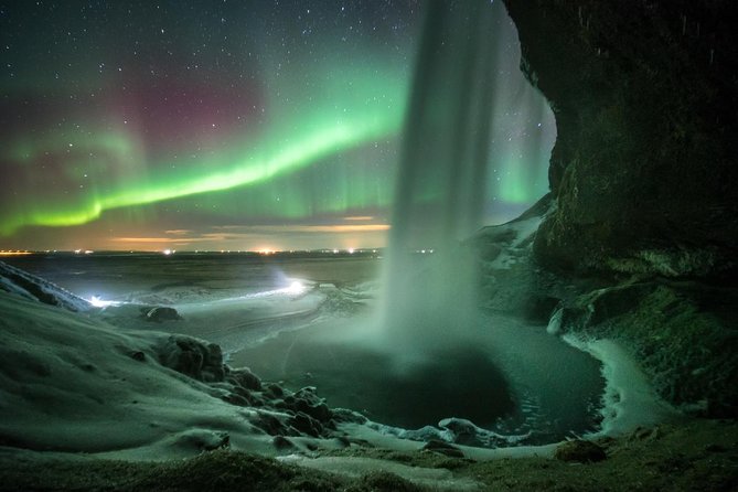 Northern Lights Bus Tour from Reykjavik with Hot Chocolate - Hot Chocolate, WiFi, and Cold-Weather Comfort