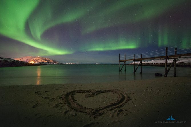 - Northern Lights Chase with Photo Package Included - Guide teamwork and the storytelling factor that makes the chase fun