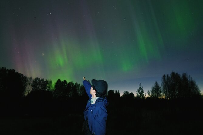 Northern lights hunting photo tour with bbq; small groups - The night’s rhythm: drive out, wait by the fire, then hunt again