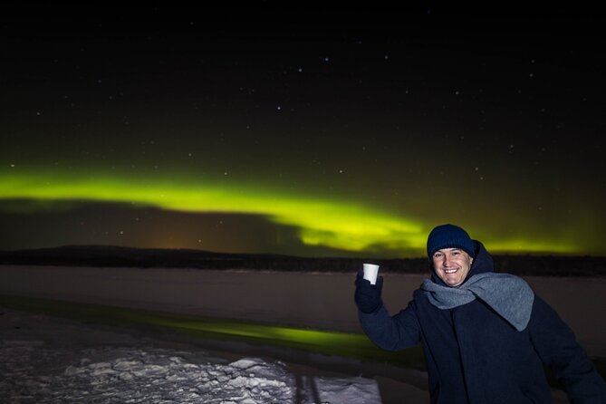 Northern lights hunting photo tour with bbq; small groups - The BBQ part: warm food helps, but it’s not a feast