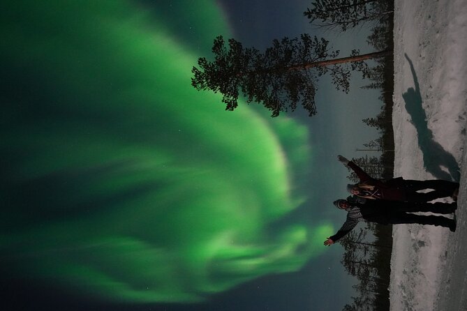 Northern Lights Hunting Photography Tour in Rovaniemi Finland - Getting Photographed Under the Northern Lights (and Actually Looking Good)
